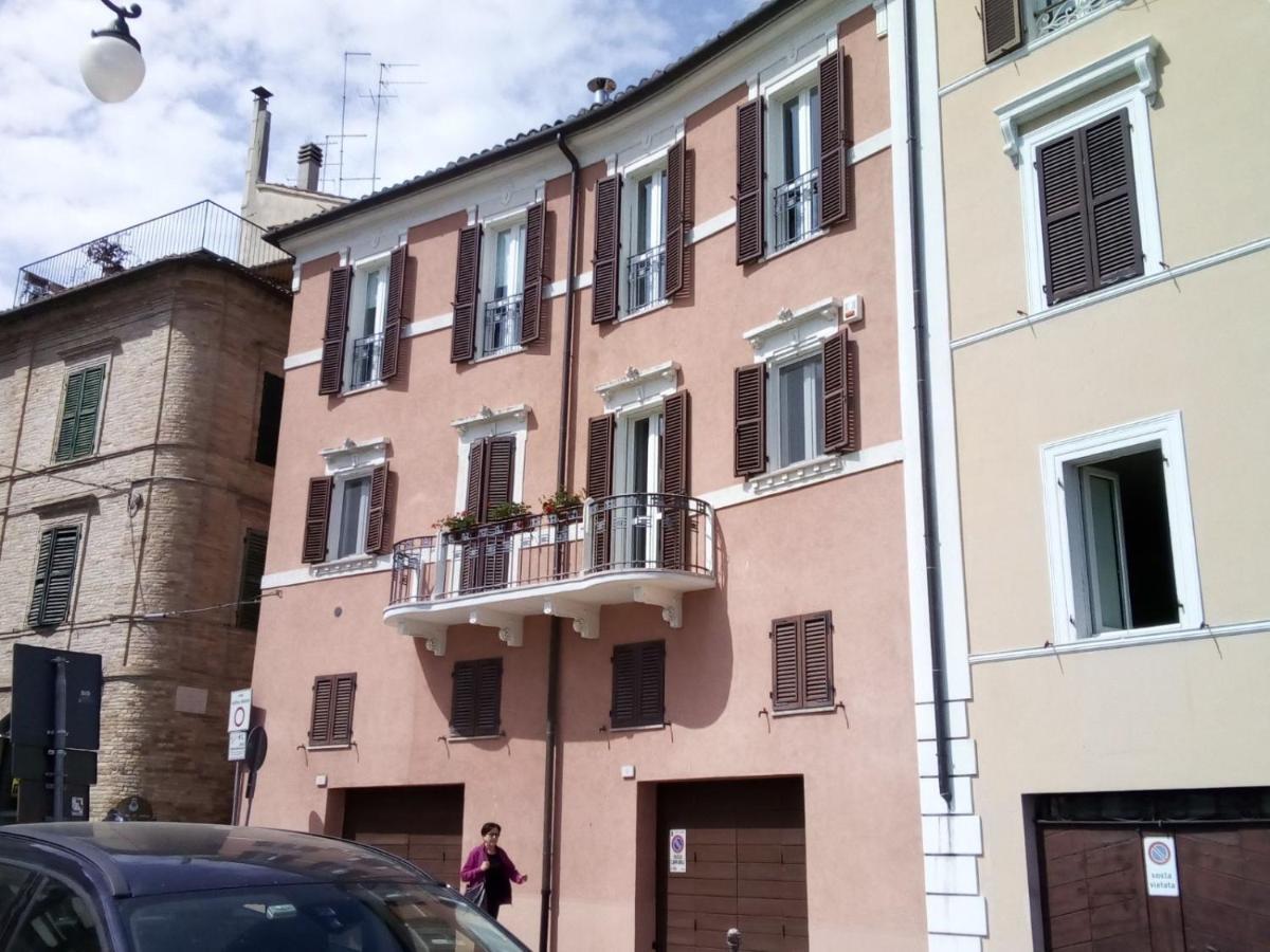 Le Stanze Di Vicolo Bonfigli Apartment Озимо Екстериор снимка